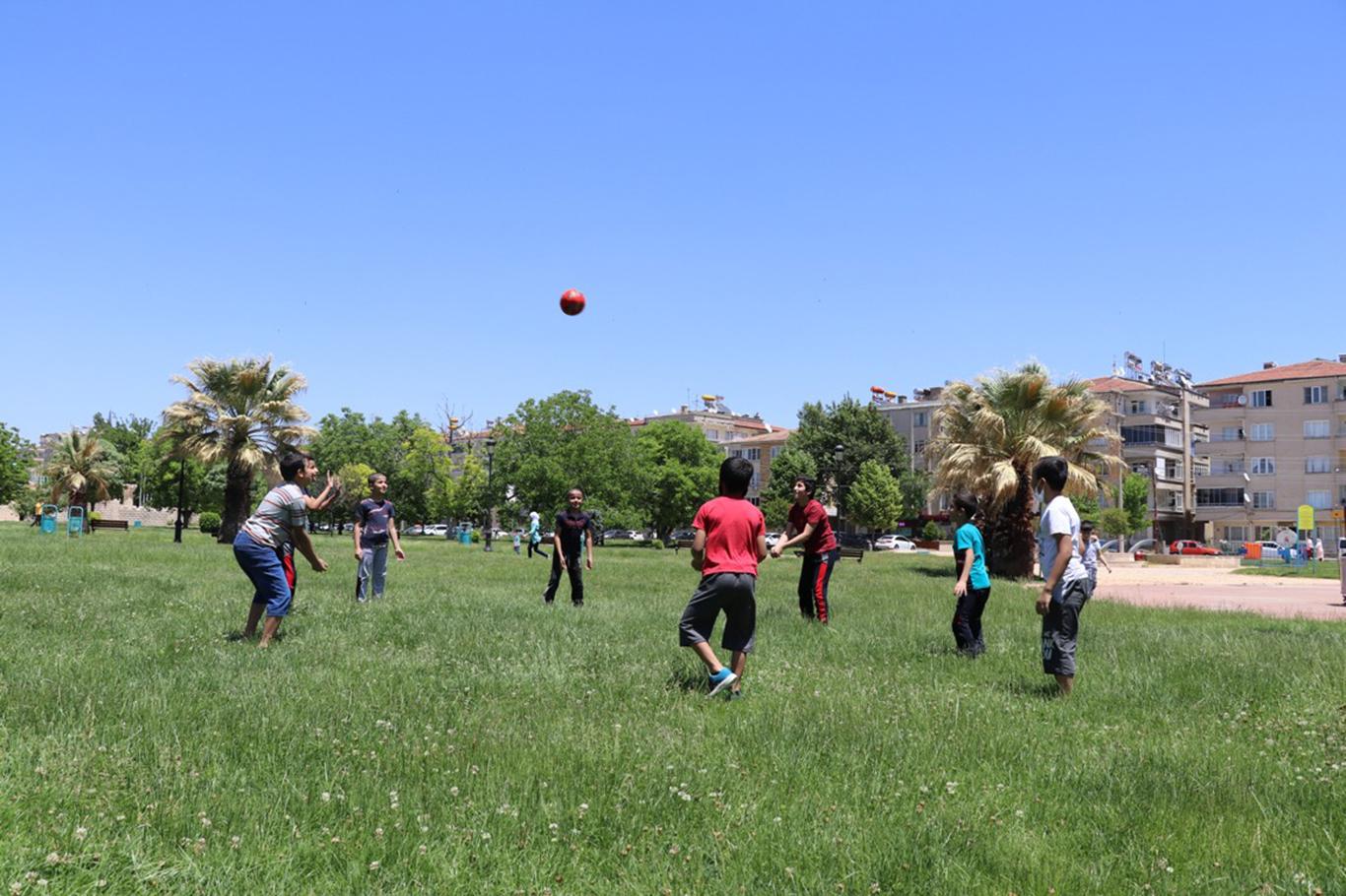 ​Gaziantep’te çocuklar parklarda doyasıya eğlendi